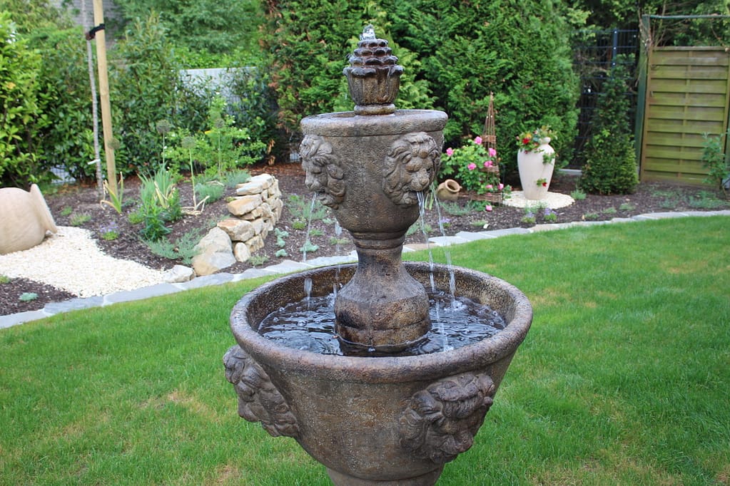 Löwenbrunnen Carcassonne zweistufig