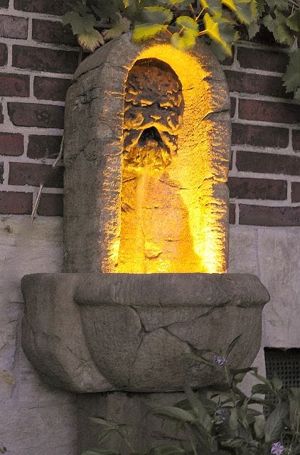 Henri Studio Brunnen Green Man beleuchtet BR1048
