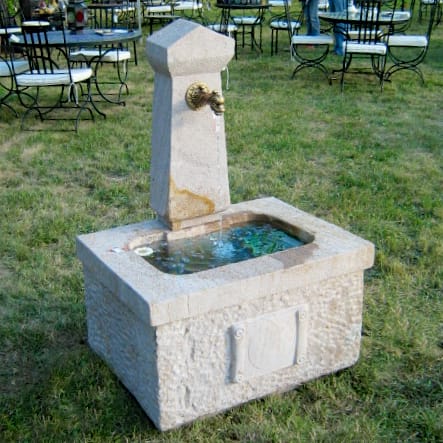 Trogbrunnen aus Sandstein BR0003