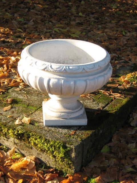 flache Pflanzschale mit Sockel Steinguss 0448
