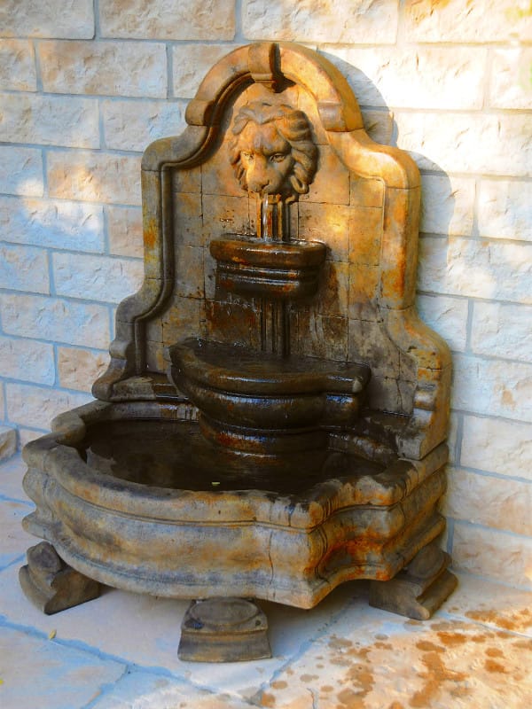 Löwenkopfbrunnen Henri Studio