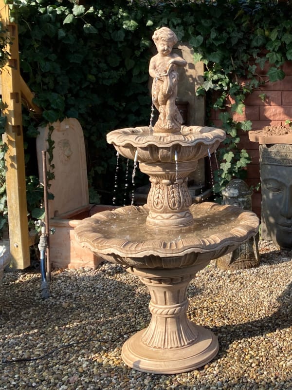 Springbrunnen Salzburg patiniert braun