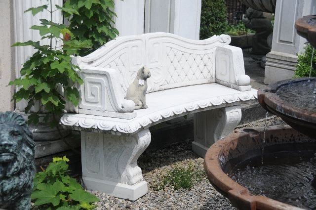 Gartenbank aus Stein