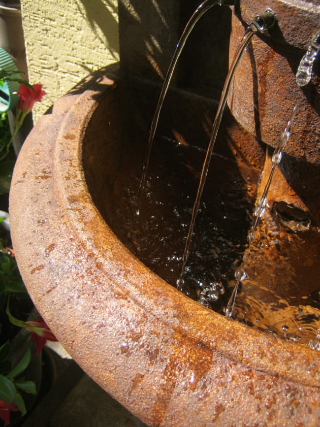 Vivanda Wall Fountain von Henri Studio