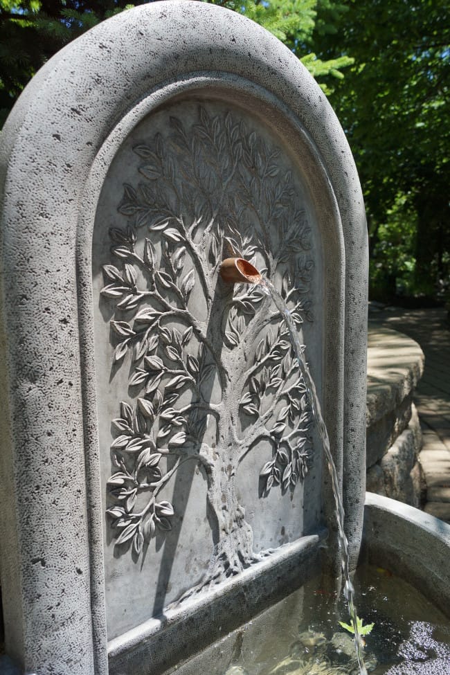 Brunnen Lebensbaum Henri Studio