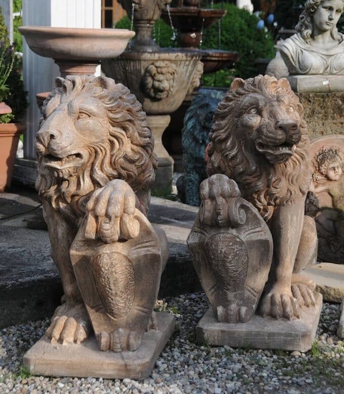 Löwenfigur Steinguss