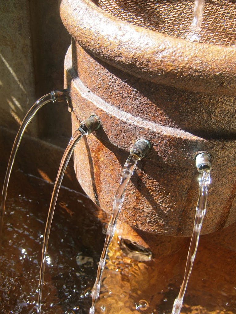 Vivanda Wall Fountain von Henri Studio