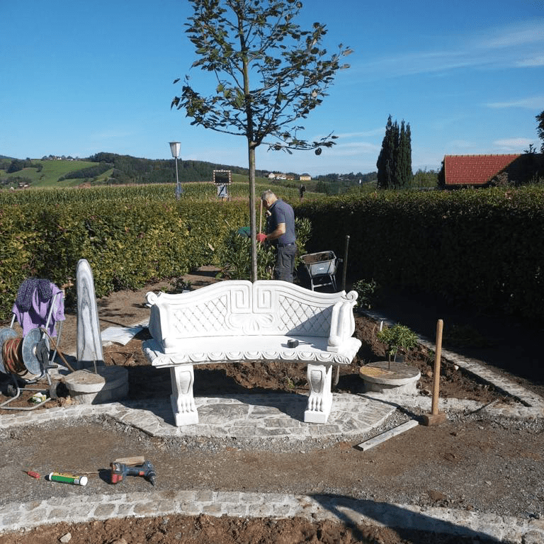 Gartenbank aus Steinguß