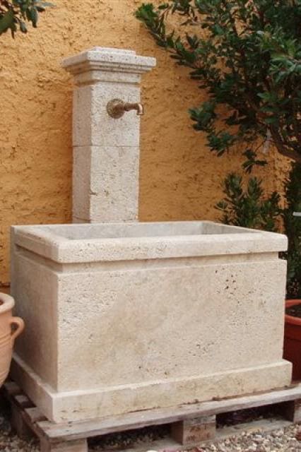 Brunnen aus Travertin BR0130