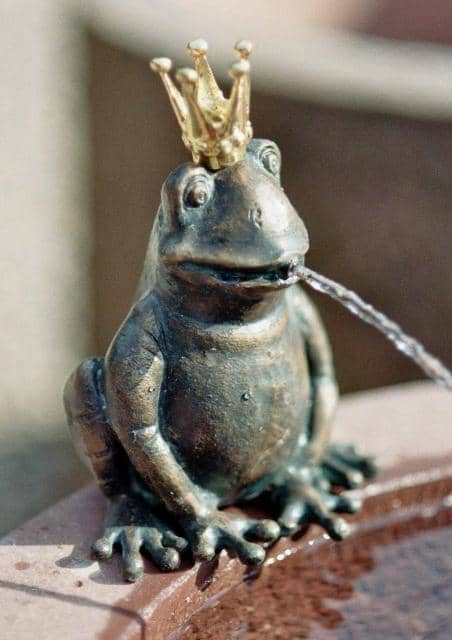 Bronze Froschkönig Wasserspeier A003