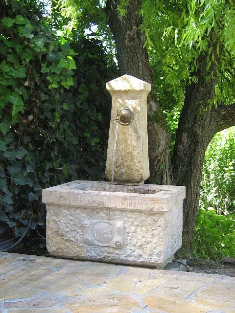 Trogbrunnen aus Sandstein BR0003