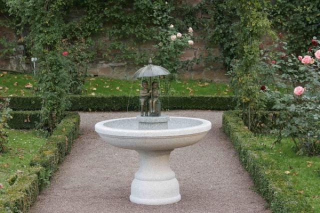 Brunnen mit Bronze BR0029