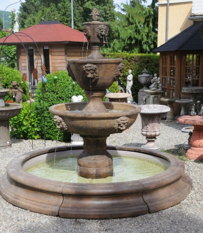 Springbrunnen Cinque Terre mit Bodenschale