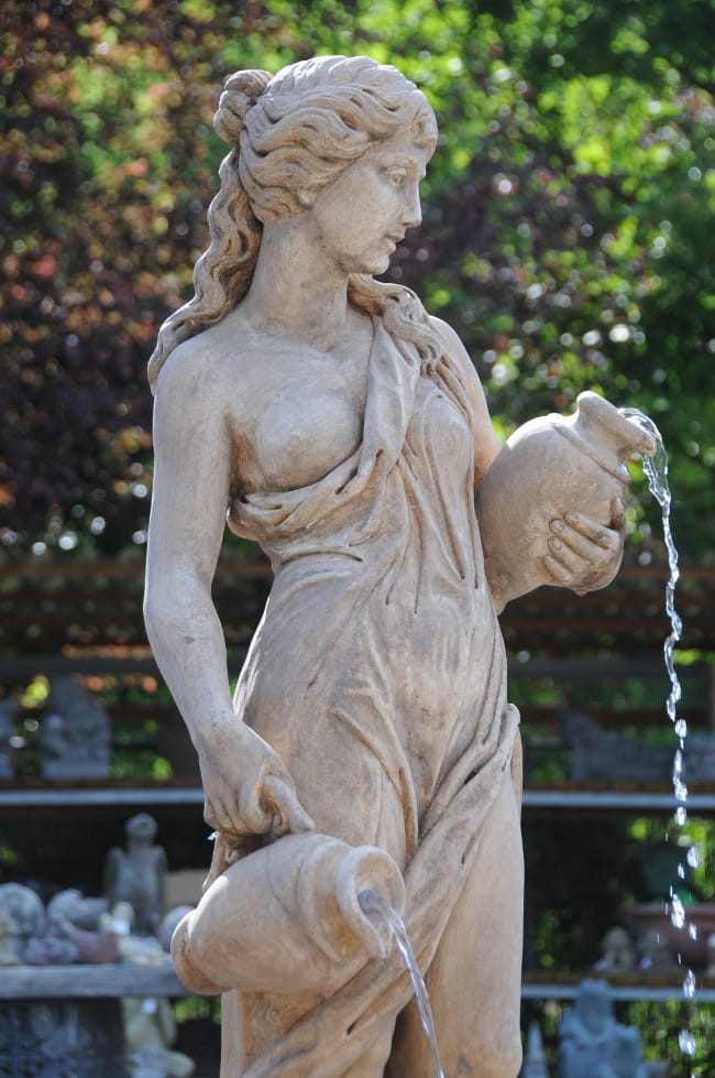 Brunnen Viterbo mit Statue Detail